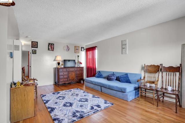 Image 4 of 24 For 5314 Bayview