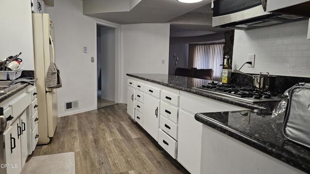 Detail Gallery Image 11 of 45 For 2786 Kennington Dr, Glendale,  CA 91206 - 4 Beds | 3 Baths