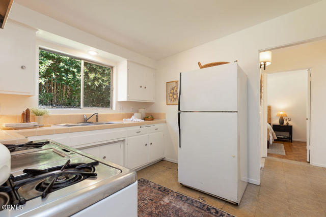 Detail Gallery Image 7 of 36 For 570 Apple Grove Ln, Santa Barbara,  CA 93105 - 6 Beds | 2 Baths