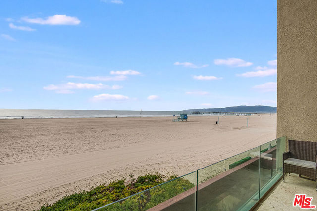 3817 OCEAN FRONT Walk photo 3