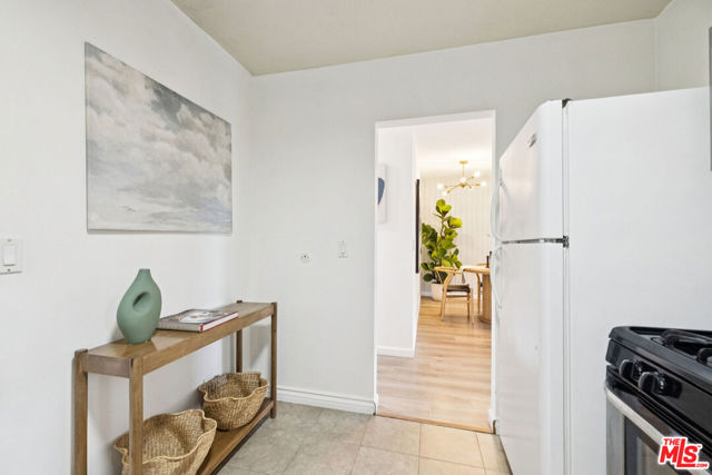 5003 Stoney Creek Road, Culver City CA: https://media.crmls.org/mediaz/0a3369a0-fd36-488b-8b28-49f83f9c0523.jpg