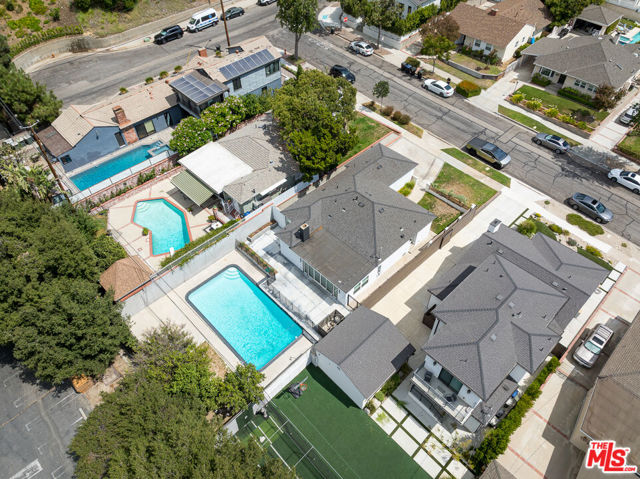 3149 N Naomi Street, Burbank CA: https://media.crmls.org/mediaz/0a33cc53-6115-43c5-b3e4-80c267c17c33.jpg