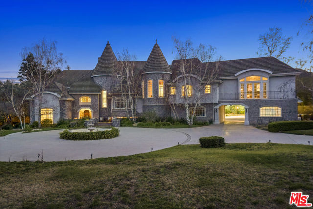 22510 La Quilla Drive, Chatsworth CA: https://media.crmls.org/mediaz/0a33ccb9-668e-4115-85cd-234265064d9f.jpg