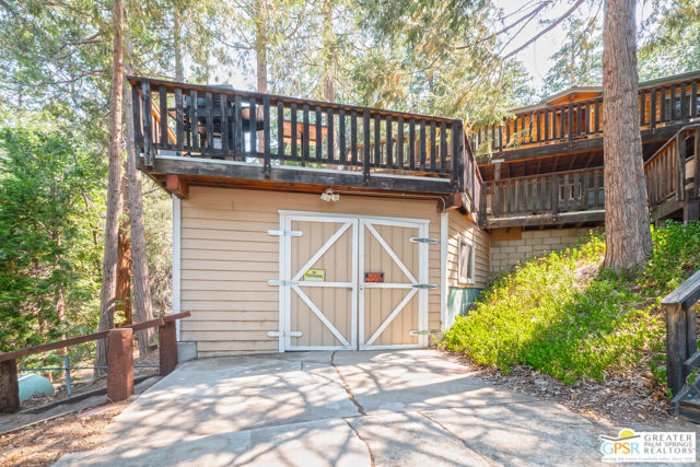 6307 Cedar Court, Angelus Oaks CA: https://media.crmls.org/mediaz/0a341948-473f-4228-b13b-da0ab85da0e3.jpg
