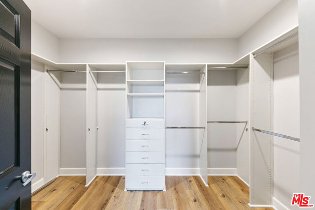 6477 Zuma View Place, Malibu CA: https://media.crmls.org/mediaz/0a349c67-34c7-48d0-8f55-f0f9429c0b9e.jpg