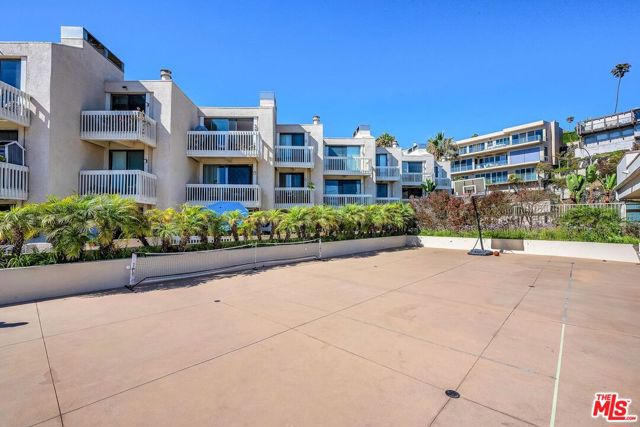 7301 Vista Del Mar, Playa del Rey CA: https://media.crmls.org/mediaz/0a34d423-91a2-418d-8d73-b7a84a05e7f3.jpg