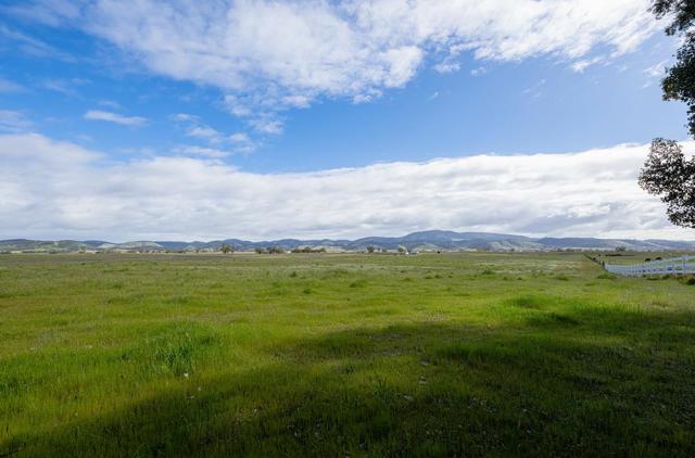 50255 Adobe Place, Bradley CA: https://media.crmls.org/mediaz/0a34e312-70d1-48b6-b5cf-3d2afa2b05af.jpg