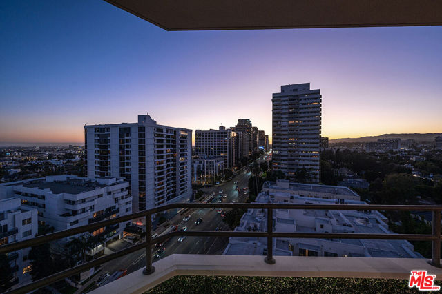 10601 Wilshire Boulevard, Los Angeles, California 90024, 2 Bedrooms Bedrooms, ,1 BathroomBathrooms,Condominium,For Sale,Wilshire,24458173