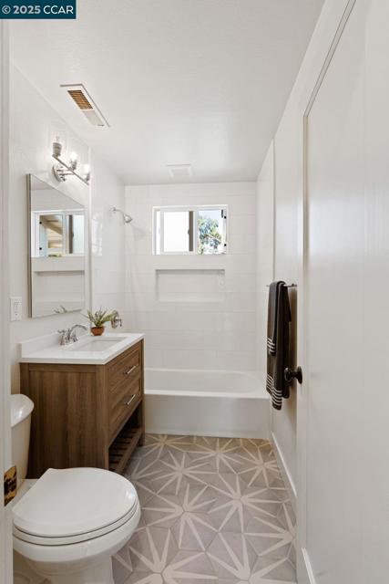 197 Hazel Dr, Pleasant Hill CA: https://media.crmls.org/mediaz/0a356569-7080-4e90-bbdc-99a9bae66281.jpg
