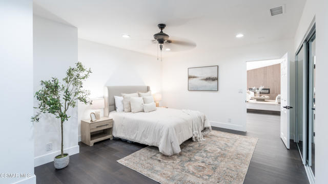 5726 Donna Avenue, Tarzana CA: https://media.crmls.org/mediaz/0a369f69-8b04-4a68-8608-18c8dfbca717.jpg