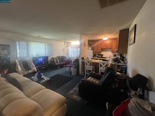 199 Mariner Dr, Vallejo CA: https://media.crmls.org/mediaz/0a36e921-cd16-471c-9164-9776e40f53fc.jpg