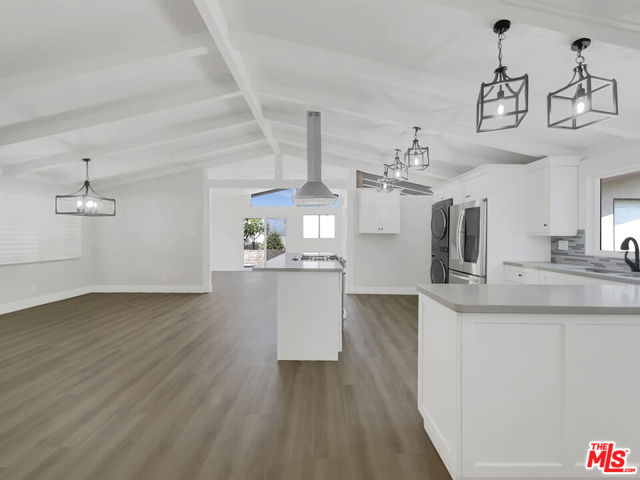 13108 Fellows Avenue, Sylmar CA: https://media.crmls.org/mediaz/0a36fd46-7499-47ee-aa66-210ee63047f5.jpg