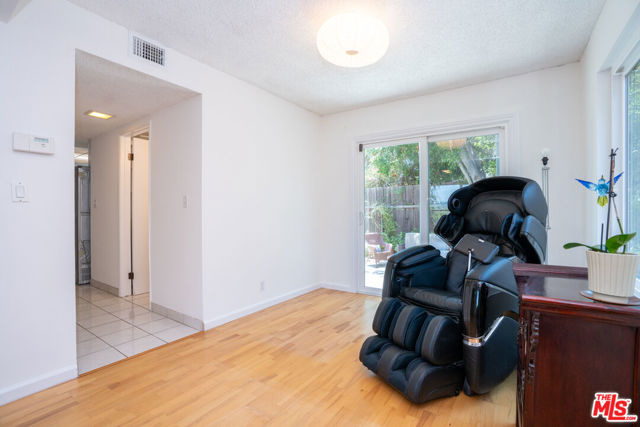 353 Mavis Drive, Los Angeles CA: https://media.crmls.org/mediaz/0a3700bc-41b6-4d5e-be07-c5501504bfd7.jpg