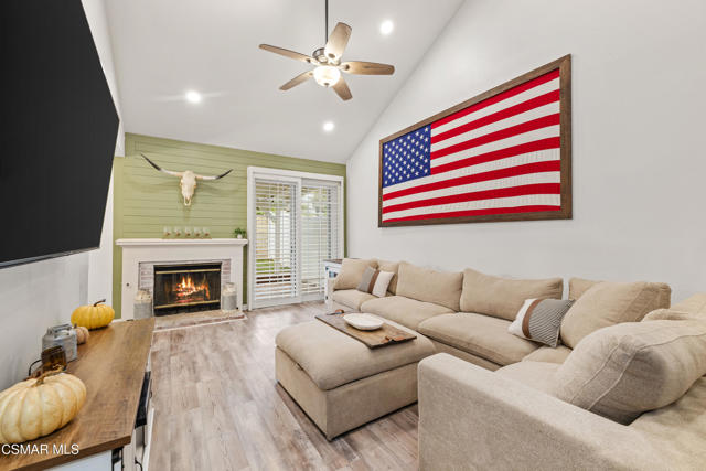 2782 Lemon Drive, Simi Valley CA: https://media.crmls.org/mediaz/0a385df7-e1ea-4e99-a10c-06b5e99c4ab2.jpg