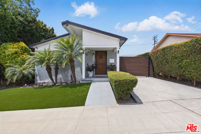 1209 Forest Street, Inglewood CA: https://media.crmls.org/mediaz/0a385fba-9558-493d-8e71-c928a2361ce0.jpg