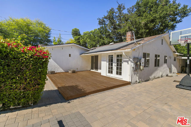 4949 San Feliciano Drive, Woodland Hills CA: https://media.crmls.org/mediaz/0a389bf7-9c93-4394-85ed-8bc3e4549383.jpg