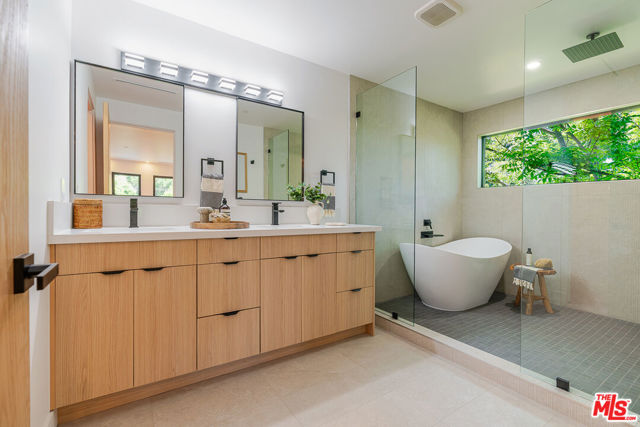 11559 La Maida Street, Valley Village CA: https://media.crmls.org/mediaz/0a38ac23-242d-42d8-980e-713a89d2ec41.jpg