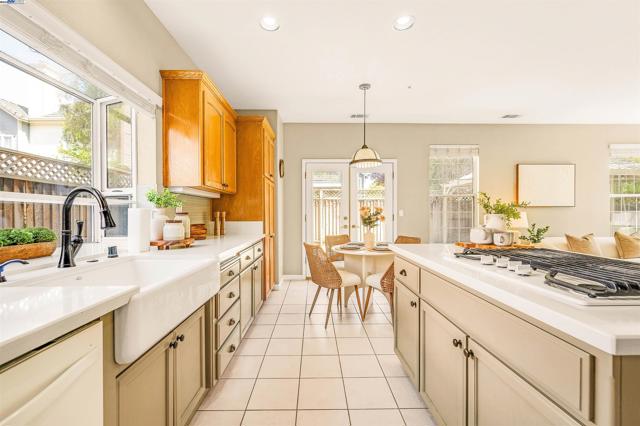 4301 Horner St, Union City CA: https://media.crmls.org/mediaz/0a39739e-44f6-40a1-b604-f2b76ea067b4.jpg