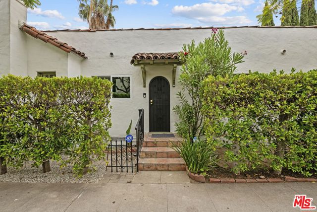 951 N Martel Avenue, Los Angeles CA: https://media.crmls.org/mediaz/0a39a3a1-6a69-4da1-a135-681d862c7696.jpg