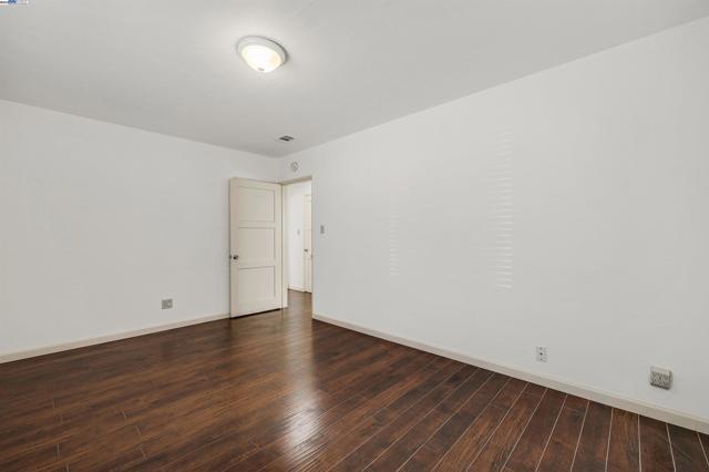 1250 147th Ave, San Leandro CA: https://media.crmls.org/mediaz/0a39f6f2-5143-4db2-a544-a79eacc84285.jpg