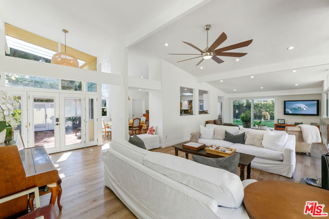 6308 Paseo Canyon Drive, Malibu CA: https://media.crmls.org/mediaz/0a39f9ea-0a02-4bab-a07e-a929011c752c.jpg