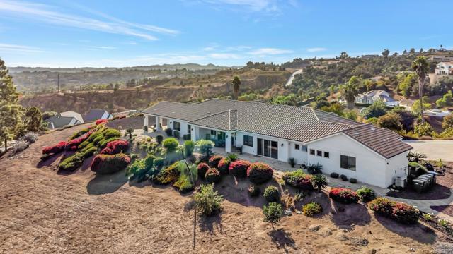 3026 Via Loma, Fallbrook CA: https://media.crmls.org/mediaz/0a3a4b90-f5b1-4104-b504-7f2825f7375e.jpg