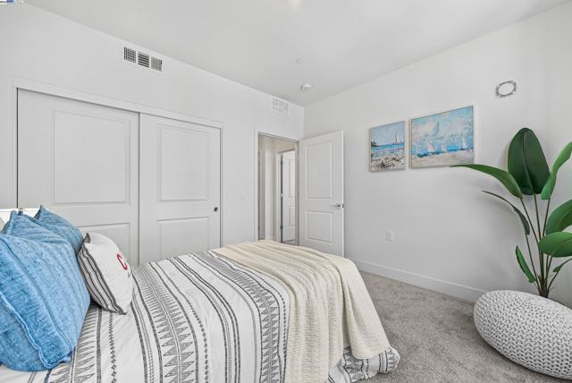 Image 22 of 45 For 44867 Grimmer Blvd  300