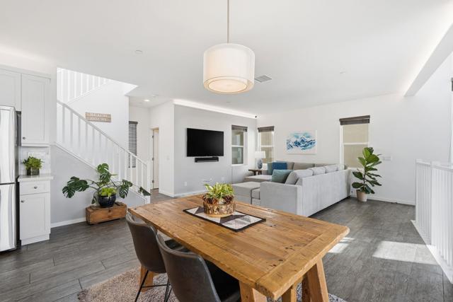 8337 Summit way, San Diego CA: https://media.crmls.org/mediaz/0a3b347d-6092-4e3f-b361-e5ebdf2273c9.jpg