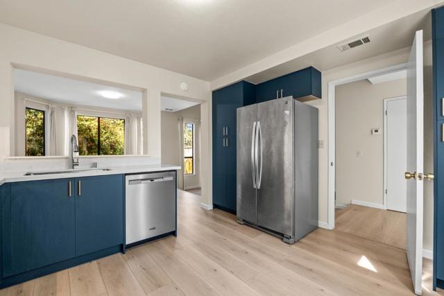 112 Crown Circle, South San Francisco CA: https://media.crmls.org/mediaz/0a3b3926-dabf-4813-ba1c-11a9dc349a42.jpg