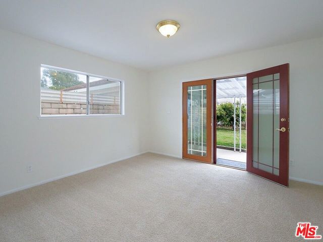 518 N 18th Street, Montebello CA: https://media.crmls.org/mediaz/0a3b4df8-0bd4-450f-bda2-56dd65406709.jpg