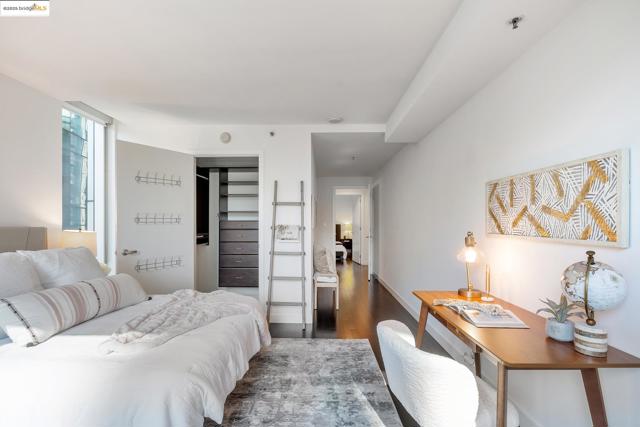 333 MAIN, San Francisco CA: https://media.crmls.org/mediaz/0a3be421-6097-4671-b739-6b991e90ee6e.jpg