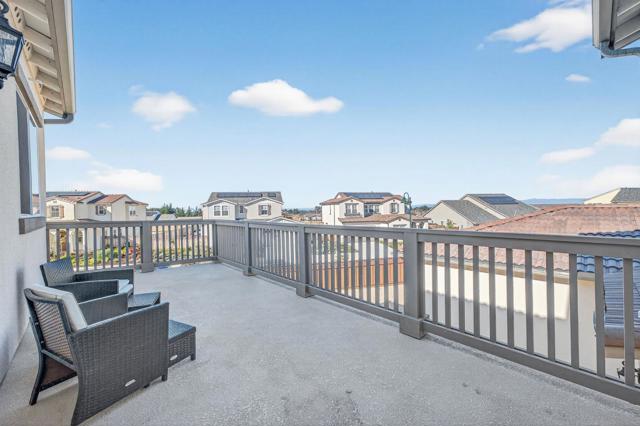 585 Santa Lucia Way, Marina CA: https://media.crmls.org/mediaz/0a3cc671-1898-40b2-a553-73640f2b948d.jpg