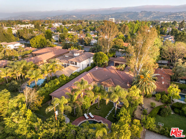13845 Magnolia Boulevard, Sherman Oaks CA: https://media.crmls.org/mediaz/0a3d9a52-8baf-429f-8252-06367f2abb10.jpg