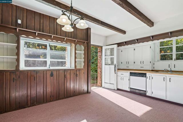 2339 Tice Valley Blvd, Walnut Creek CA: https://media.crmls.org/mediaz/0a3da9cc-06e8-4cde-9cbd-031bcd08cf1d.jpg