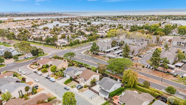 578 Seahorse Lane, Redwood City CA: https://media.crmls.org/mediaz/0a3e7743-30d8-412d-96e3-ea43e9ff730f.jpg