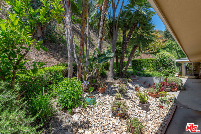 1109 Chantilly Road, Los Angeles CA: https://media.crmls.org/mediaz/0a3f4445-b87b-4c14-8d27-1e0127f3abfa.jpg