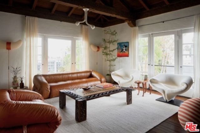 6686 Emmet Terrace, Los Angeles CA: https://media.crmls.org/mediaz/0a3f49a8-c19c-4059-bcb0-a526dcd6870d.jpg