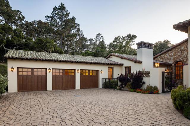 7595 Paseo Vista, Monterey CA: https://media.crmls.org/mediaz/0a3f9c75-36d3-4dda-b728-22305c622bf3.jpg