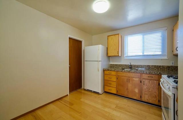 621 Forest Lake Drive, Pacifica CA: https://media.crmls.org/mediaz/0a3fd927-ac8e-4efe-8a4e-5ba8c68c8c70.jpg