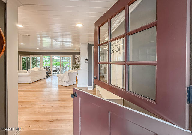 1888 El Monte Drive, Thousand Oaks CA: https://media.crmls.org/mediaz/0a3ff6bf-0ee0-47ee-88a5-d16120c27d55.jpg