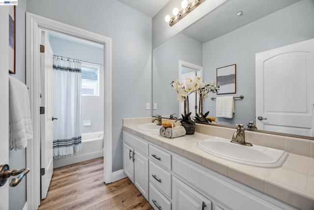 2170 Santa Croce Dr, Livermore CA: https://media.crmls.org/mediaz/0a400ce5-ceb5-44b5-a032-d5653283729d.jpg