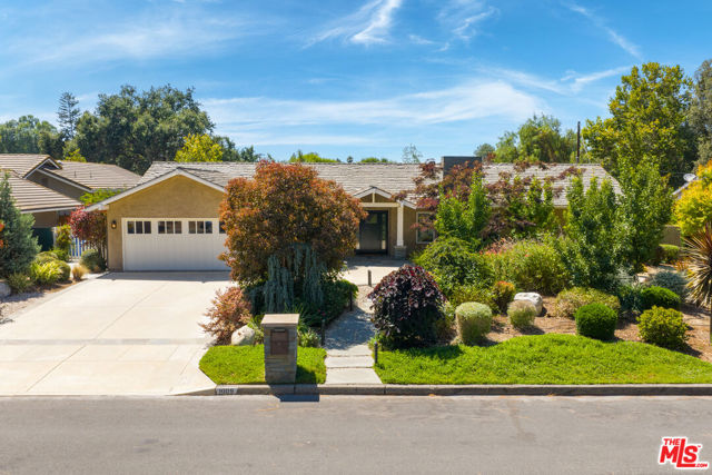 1009 Jeannette Avenue, Thousand Oaks CA: https://media.crmls.org/mediaz/0a413bd4-d13c-4238-acd2-d2f25b956a56.jpg