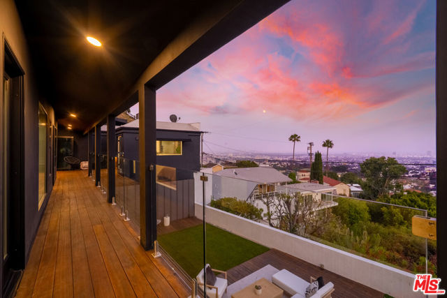 8021 Floral Avenue, Los Angeles CA: https://media.crmls.org/mediaz/0a416bd1-d0d6-4782-8581-4382e3c464e9.jpg