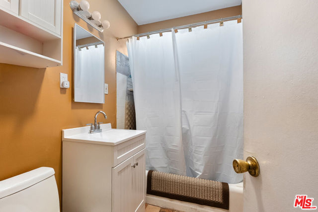 10626 Mountair Avenue, Tujunga CA: https://media.crmls.org/mediaz/0a416e89-f839-431c-9010-c6fb8af72d6f.jpg