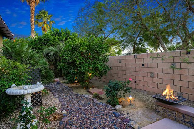 52395 Whispering Way, La Quinta CA: https://media.crmls.org/mediaz/0a416f88-c399-4b0b-a62b-7460a935e018.jpg