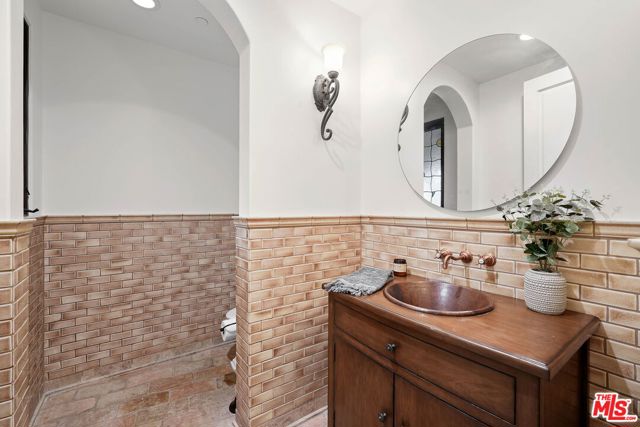 1853 Chastain, Pacific Palisades CA: https://media.crmls.org/mediaz/0a41eb0f-aced-4059-9c3c-9419463d3eba.jpg