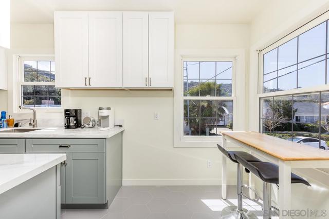 2136 Paseo Dorado, La Jolla CA: https://media.crmls.org/mediaz/0a4210de-3fbd-4263-a969-3be6a7fb8b04.jpg