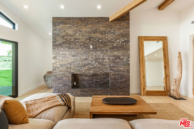 5259 Lewis Road, Agoura Hills CA: https://media.crmls.org/mediaz/0a422e86-e931-4065-9407-14d66e3c0c77.jpg