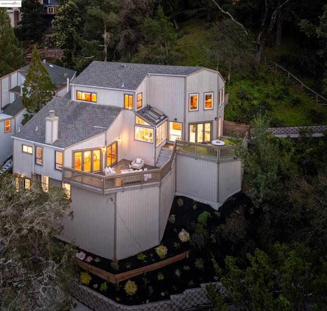 6566 Chelton Dr, Oakland CA: https://media.crmls.org/mediaz/0a426707-b763-4e3d-bd36-94a801f789d2.jpg