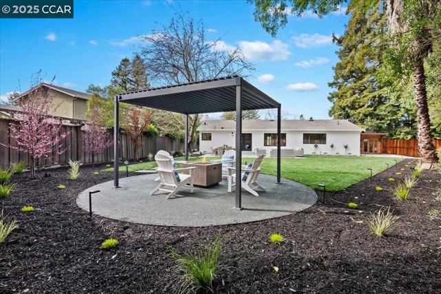 721 Sinnet Ct, Danville CA: https://media.crmls.org/mediaz/0a42709e-88df-4d0f-8e0c-1c9ba653c190.jpg